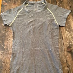 lululemon swiftly t shirt size 2